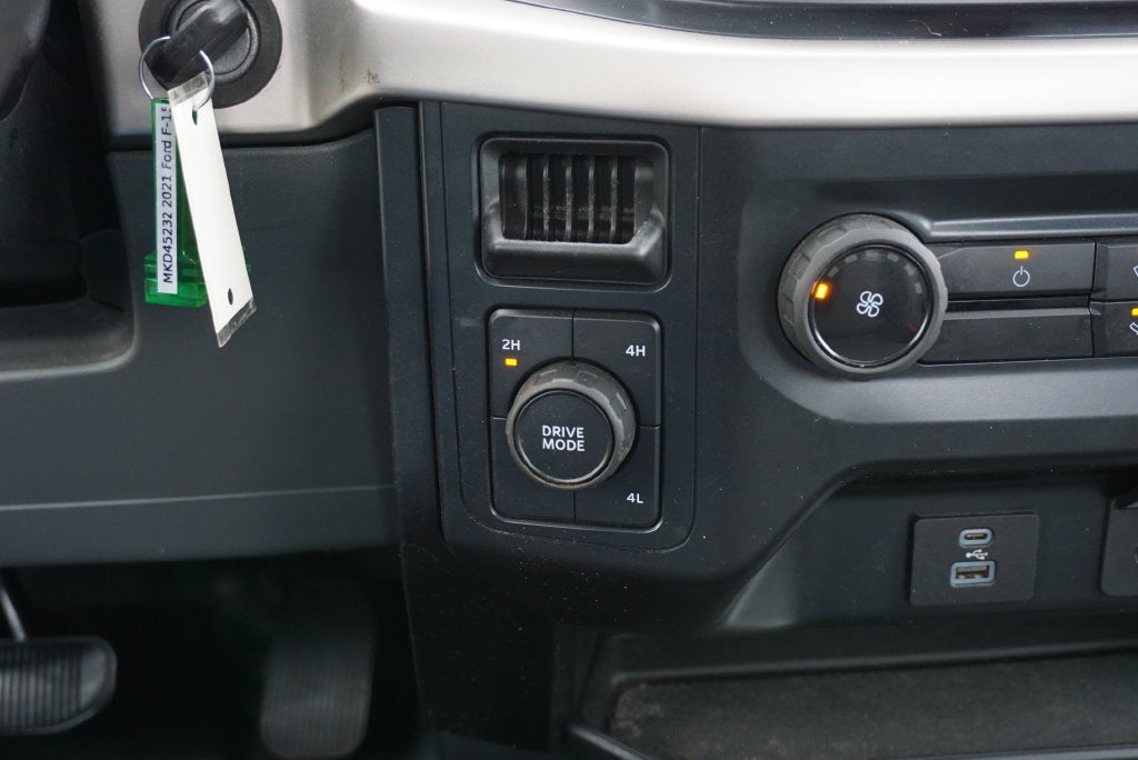 2021 Ford F-150 XL Reg Cab 4x4 Rear Camera