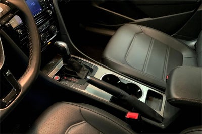 2022 Volkswagen Passat 2.0T SE