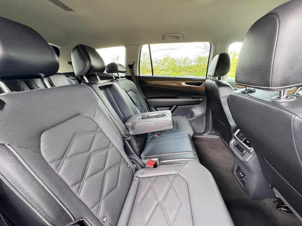 2024 Volkswagen Atlas 2.0T SE w/Technology AWD