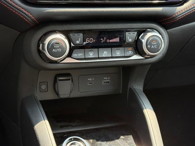 2025 Nissan Versa 1.6 SR FWD