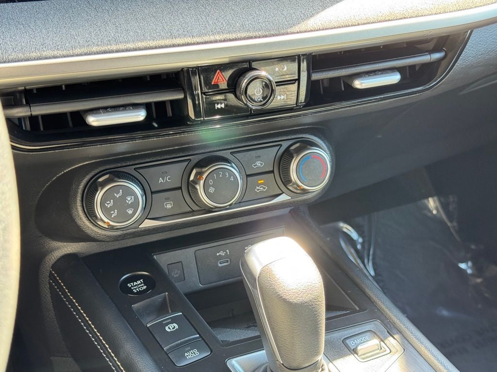 2025 Nissan Kicks SV AWD