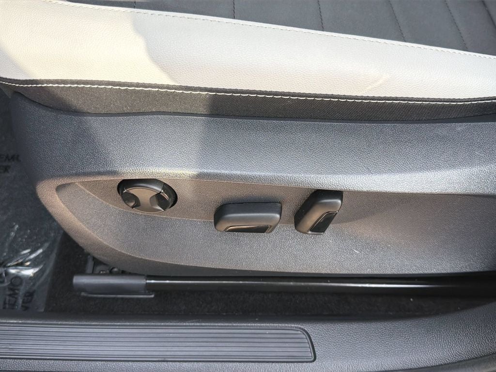 2025 Volkswagen Taos 1.5T SE AWD