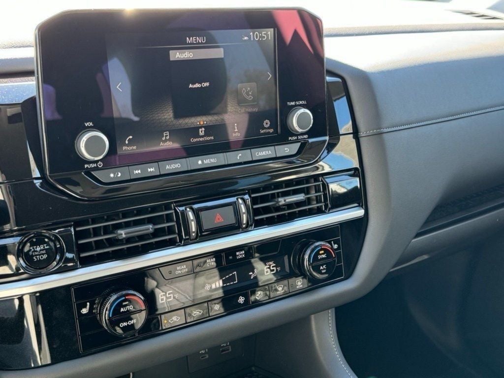 2025 Nissan Pathfinder SV