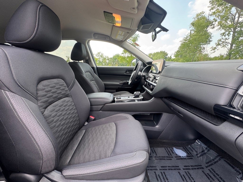 2025 Nissan Pathfinder SV 4WD