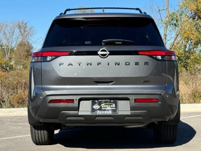 2025 Nissan Pathfinder SV