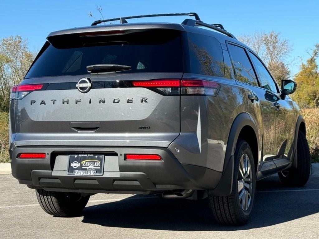 2025 Nissan Pathfinder SV