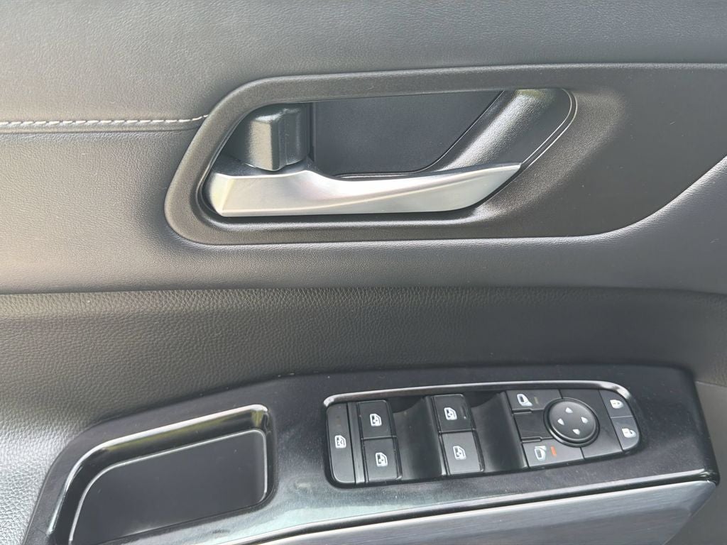 2023 Nissan Pathfinder SL 4WD