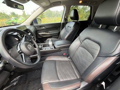 2024 Nissan Pathfinder Platinum 4WD