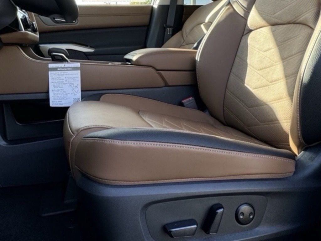 2025 Nissan Pathfinder Platinum 4WD