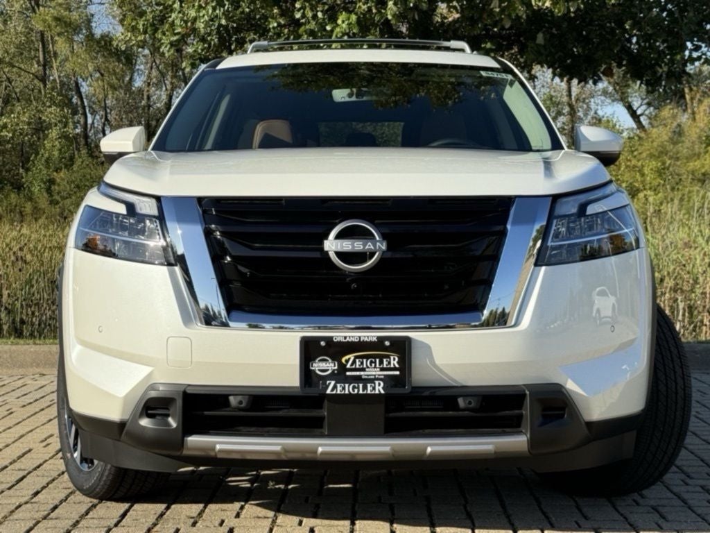 2025 Nissan Pathfinder Platinum 4WD