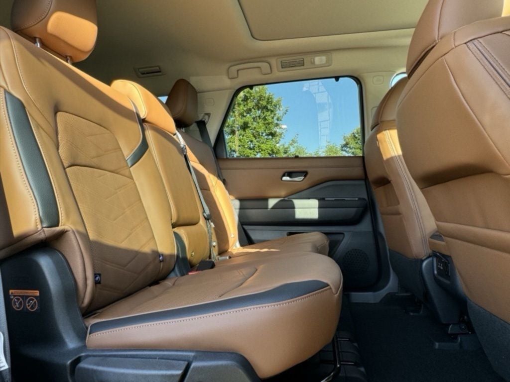 2025 Nissan Pathfinder Platinum 4WD