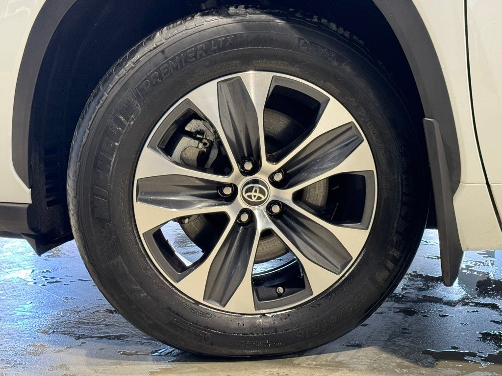 2022 Toyota Highlander XLE AWD