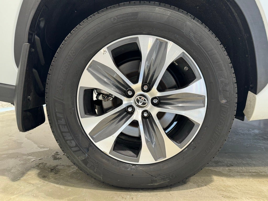 2022 Toyota Highlander XLE AWD