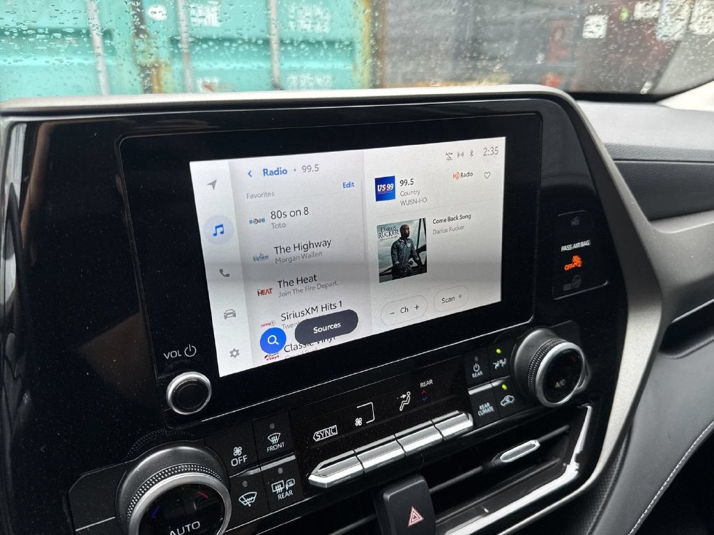 2025 Toyota Highlander LE FWD