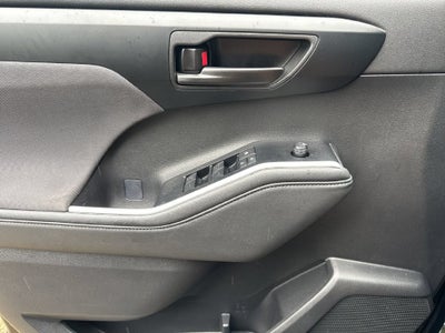2025 Toyota Highlander LE FWD