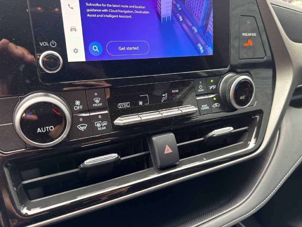 2025 Toyota Highlander LE FWD