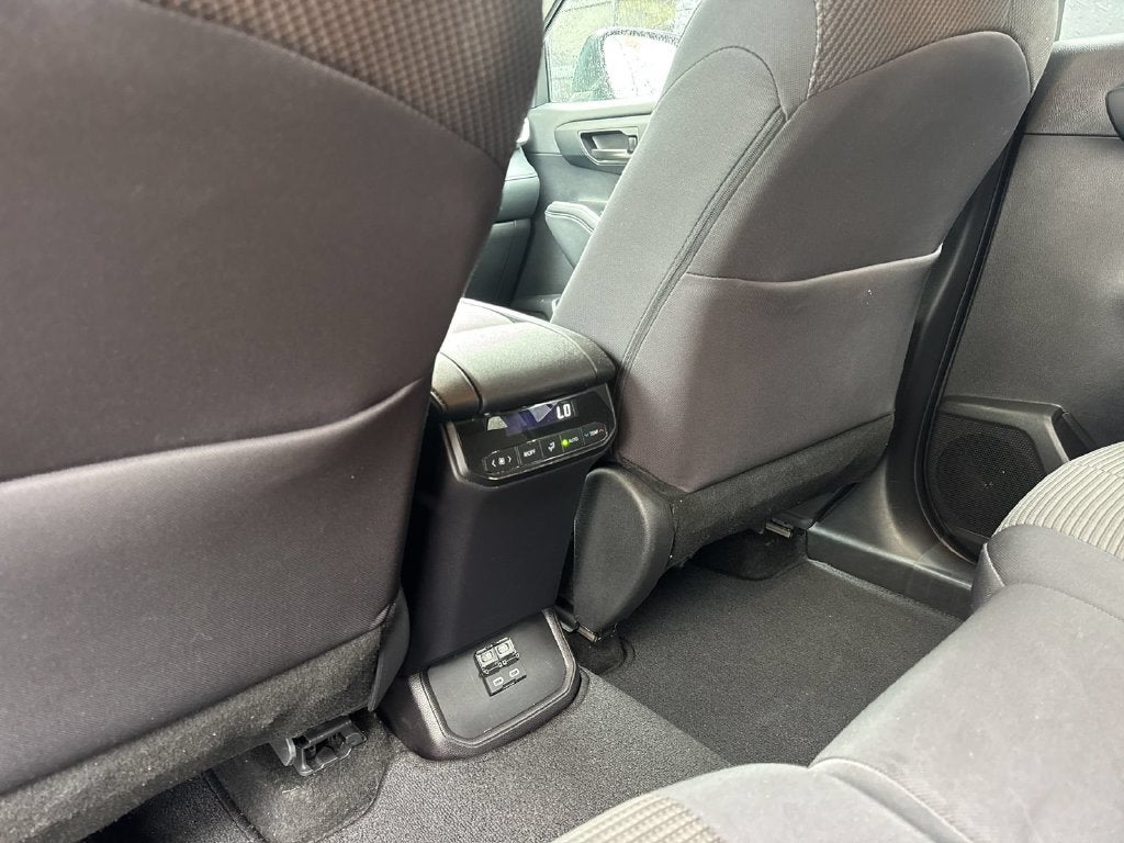 2025 Toyota Highlander LE FWD
