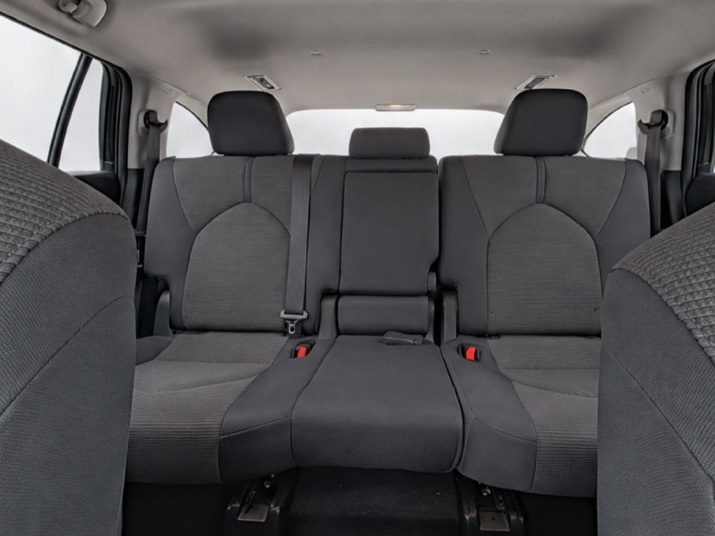 2025 Toyota Highlander LE FWD