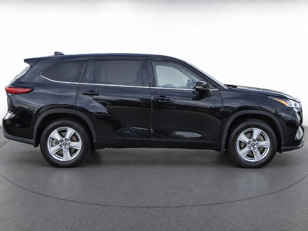 2025 Toyota Highlander LE