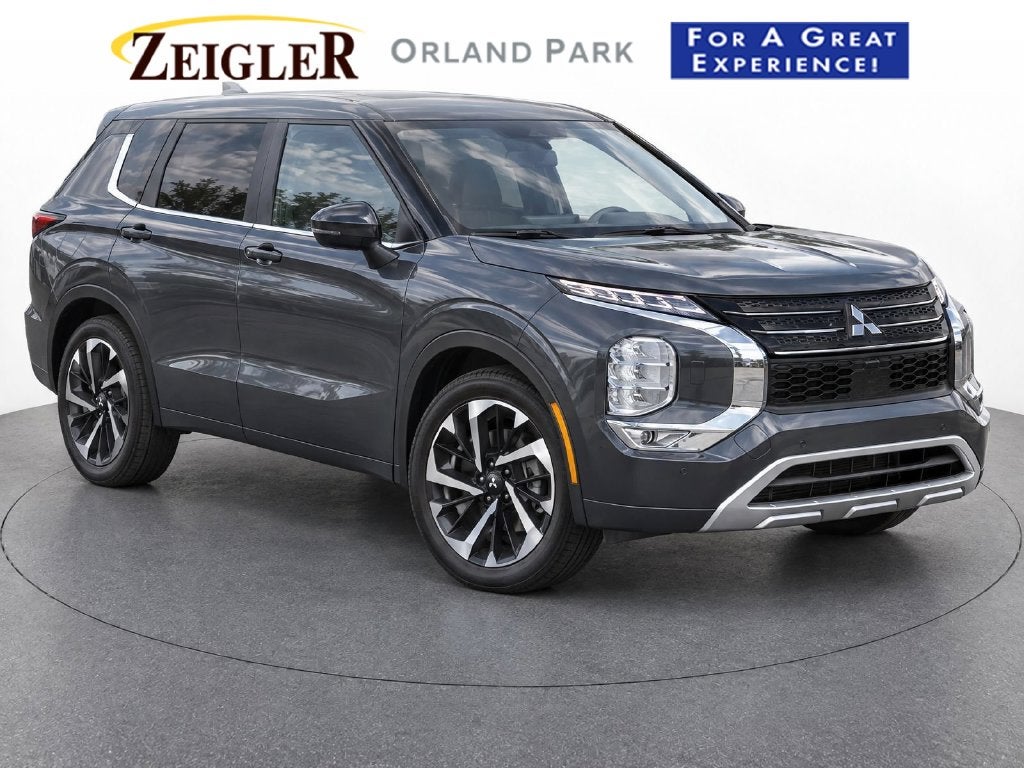2024 Mitsubishi Outlander Base