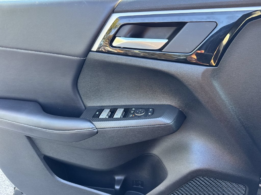 2024 Mitsubishi Outlander Base