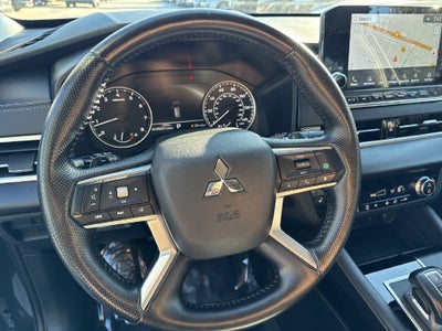 2024 Mitsubishi Outlander Base