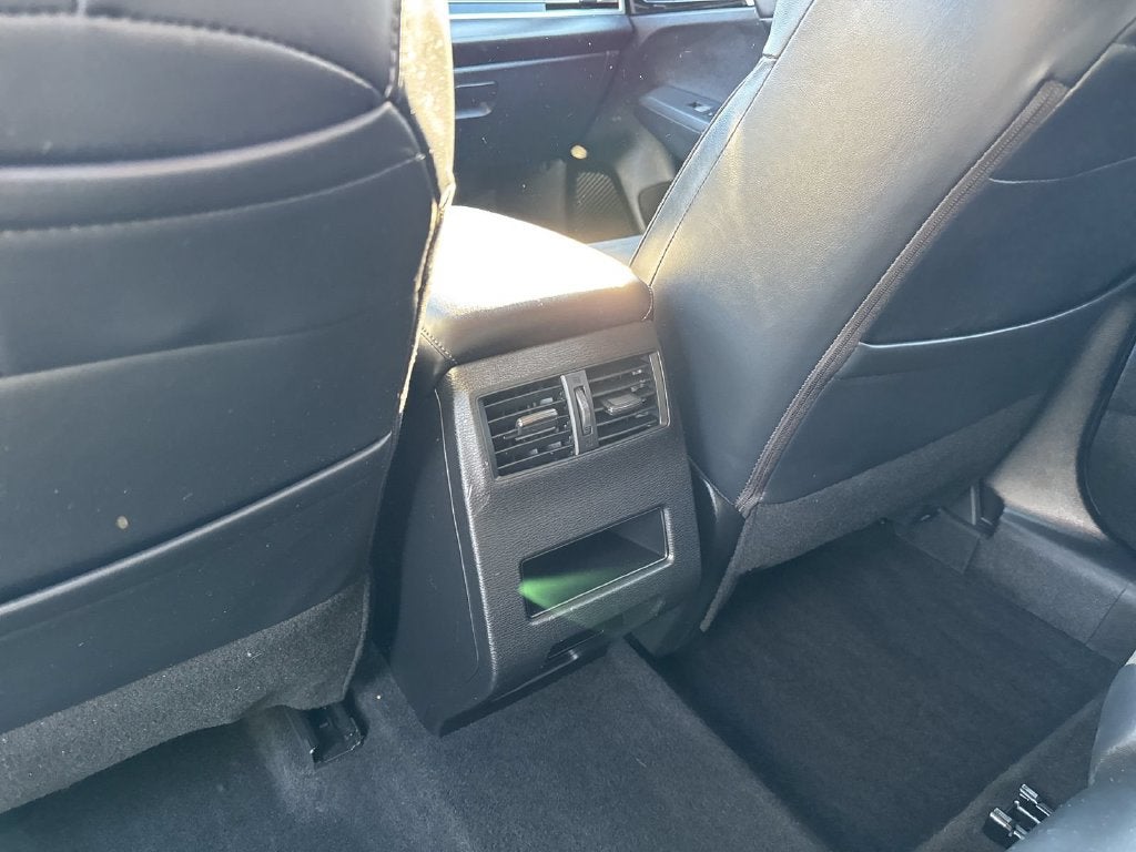 2024 Mitsubishi Outlander Base