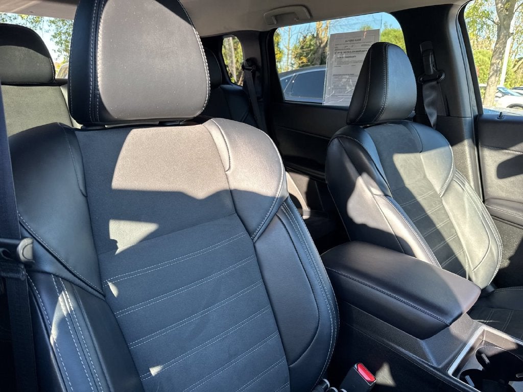 2024 Mitsubishi Outlander Base