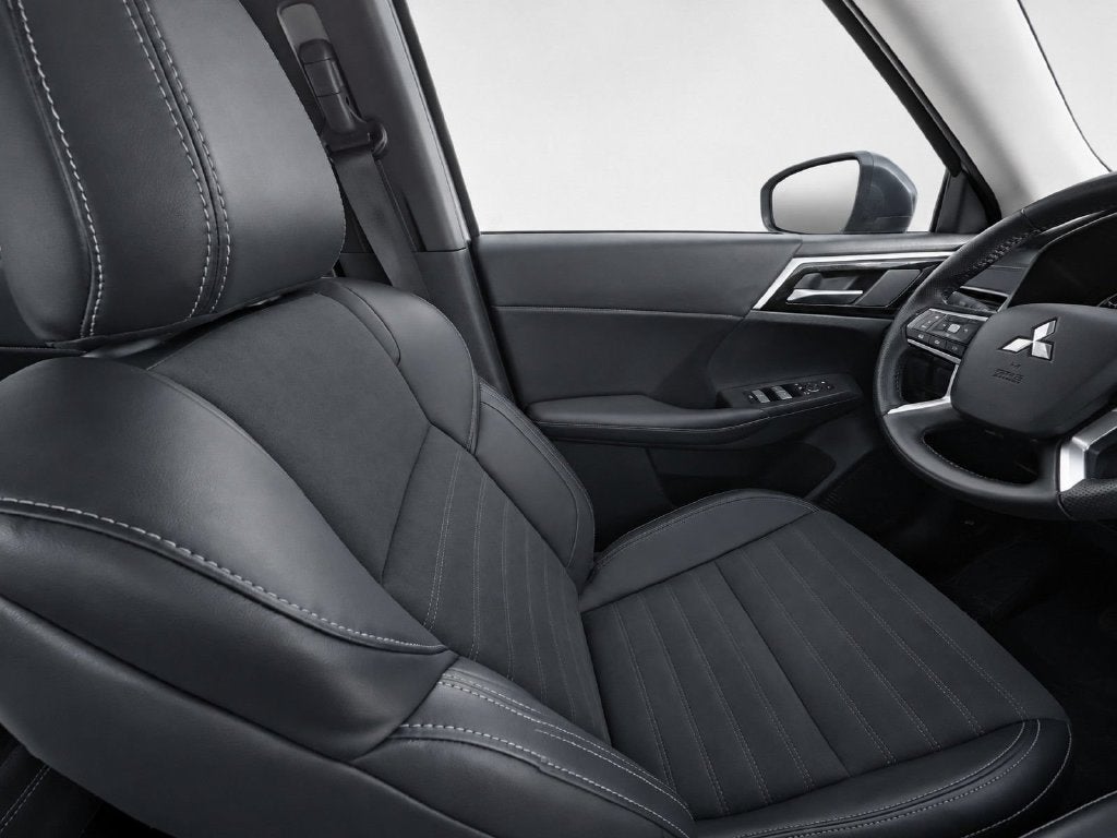 2024 Mitsubishi Outlander Base