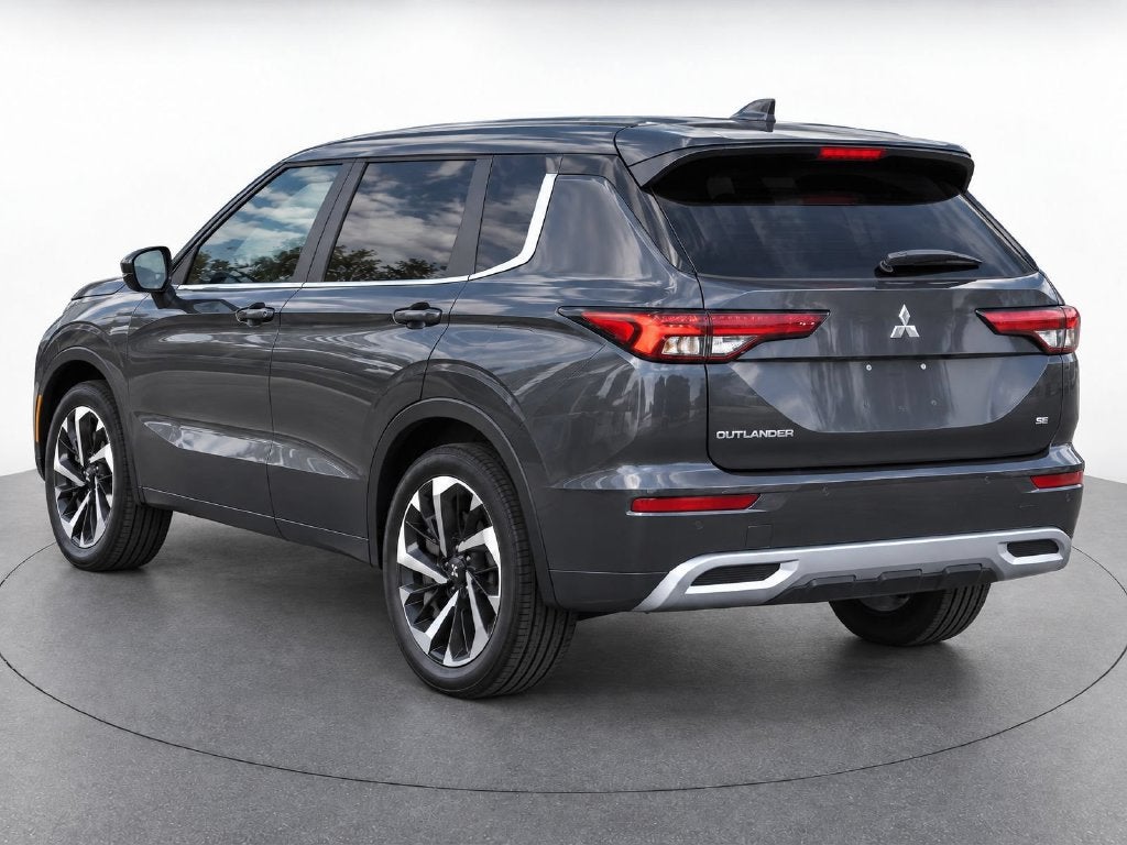 2024 Mitsubishi Outlander Base