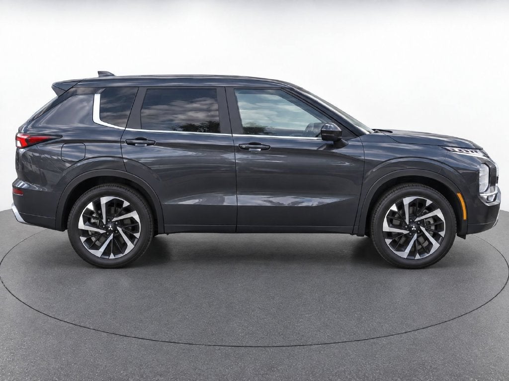 2024 Mitsubishi Outlander Base