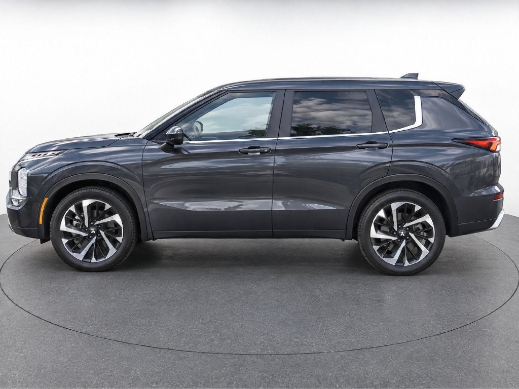 2024 Mitsubishi Outlander Base