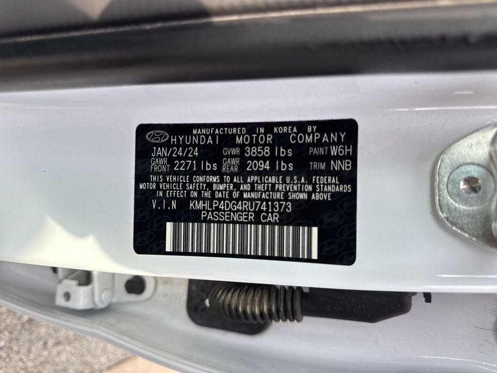 2024 Hyundai Elantra Limited FWD
