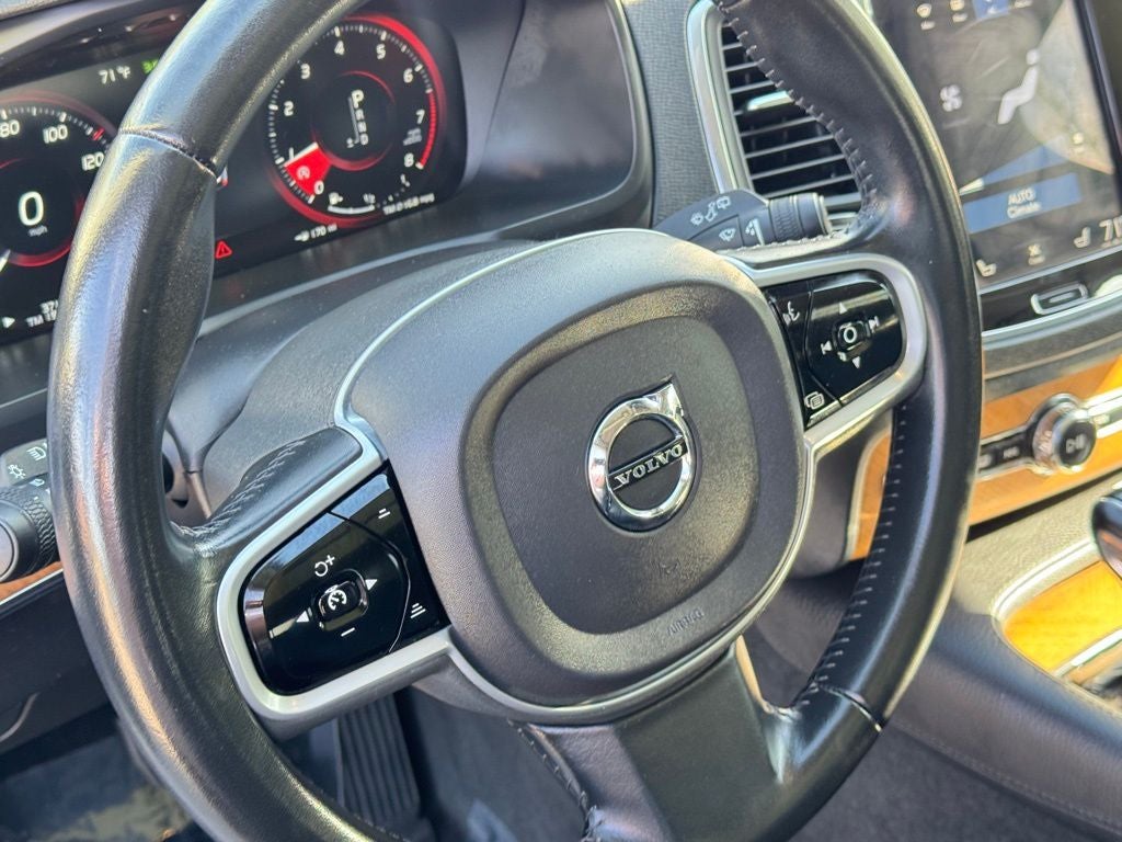 2021 Volvo XC90 T6 Momentum