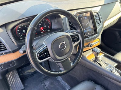 2021 Volvo XC90 T6 Momentum