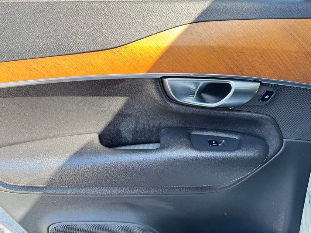 2021 Volvo XC90 T6 Momentum