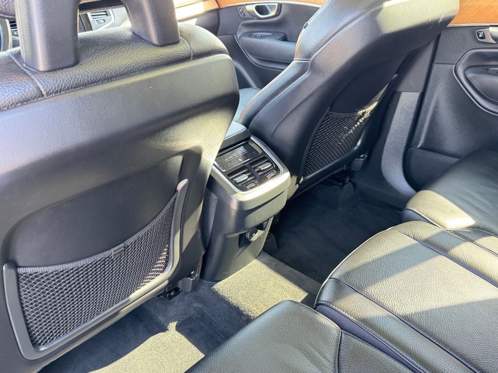 2021 Volvo XC90 T6 Momentum