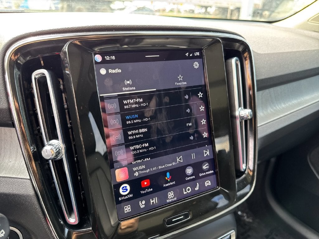 2025 Volvo XC40 B5 Plus Bright Theme
