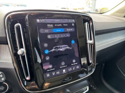 2025 Volvo XC40 B5 Plus Bright Theme