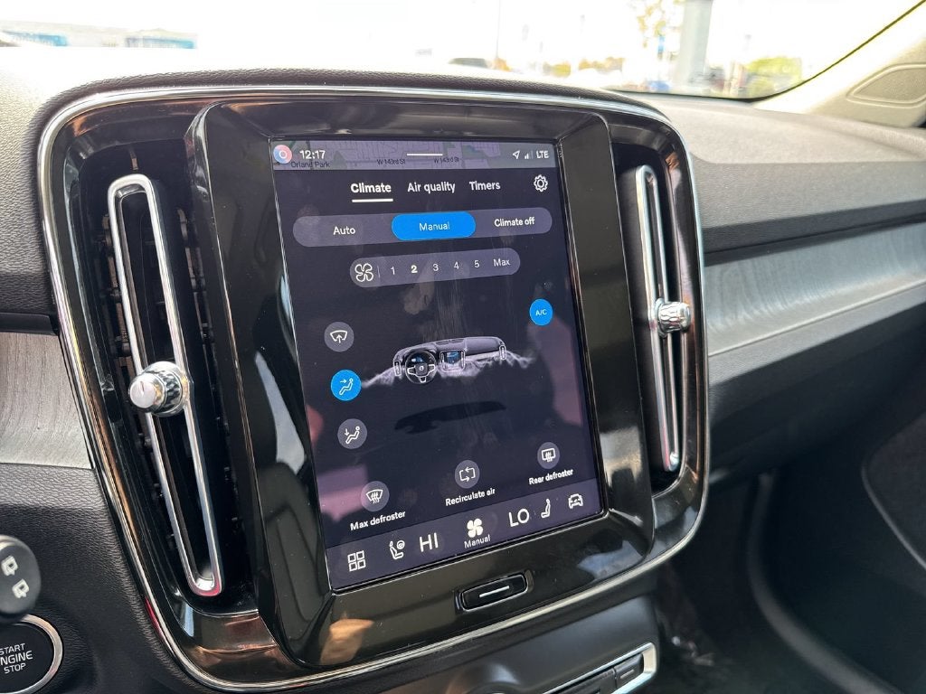 2025 Volvo XC40 B5 Plus Bright Theme