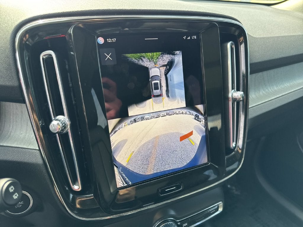 2025 Volvo XC40 B5 Plus Bright Theme
