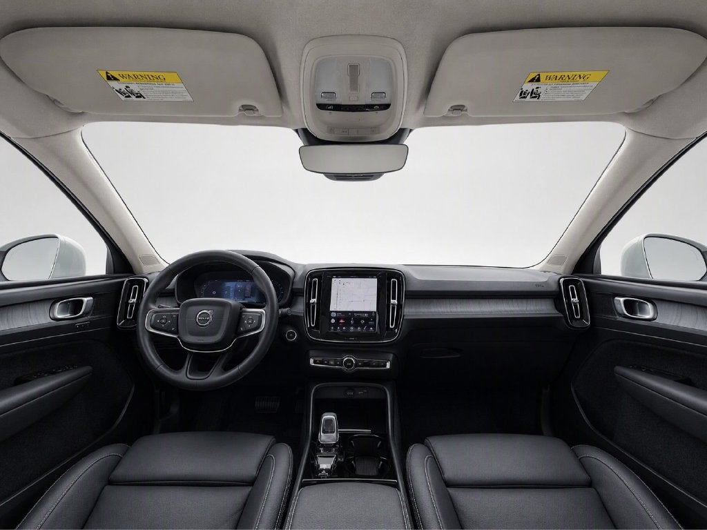 2025 Volvo XC40 B5 Plus Bright Theme