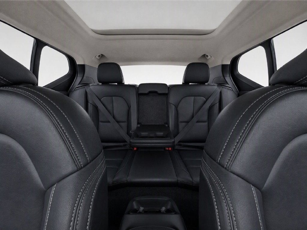 2025 Volvo XC40 B5 Plus Bright Theme