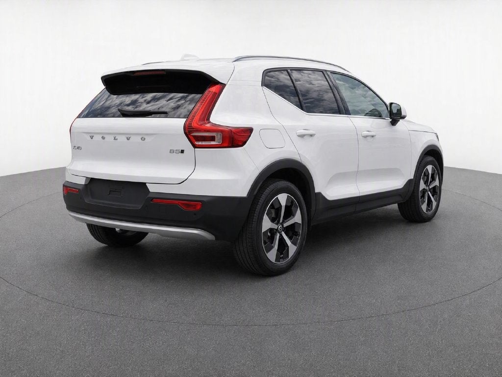 2025 Volvo XC40 B5 Plus Bright Theme