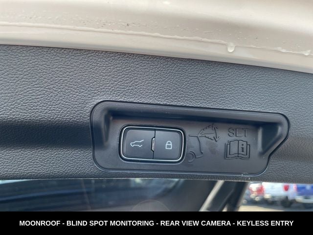 2023 Ford Explorer XLT MOONROOF