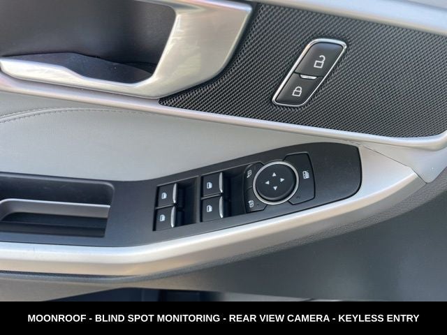 2023 Ford Explorer XLT MOONROOF