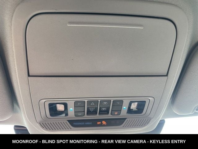 2023 Ford Explorer XLT MOONROOF