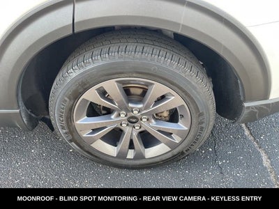 2023 Ford Explorer XLT MOONROOF