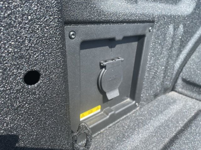 2025 Ford F-150 Lariat LESS THAN 1,000 MILES