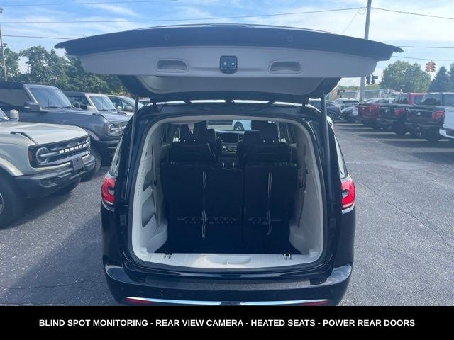 2024 Chrysler Pacifica Touring L STOW N GO SEATING